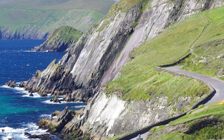  Скальные склоны на морском побережье Ирландии