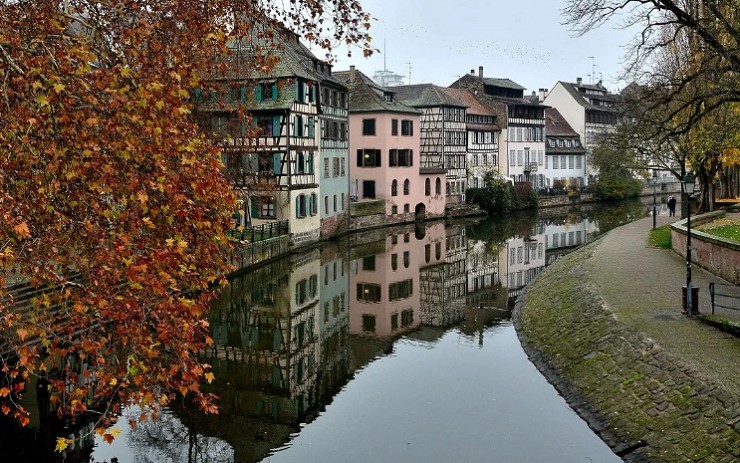 Маленькая Франция — живописный старый квартал с множеством каналов, мостиков и миниатюрных домиков