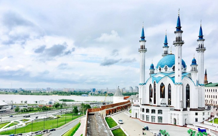 Панорамный вид на Казанский кремль и мечеть Кул Шариф 