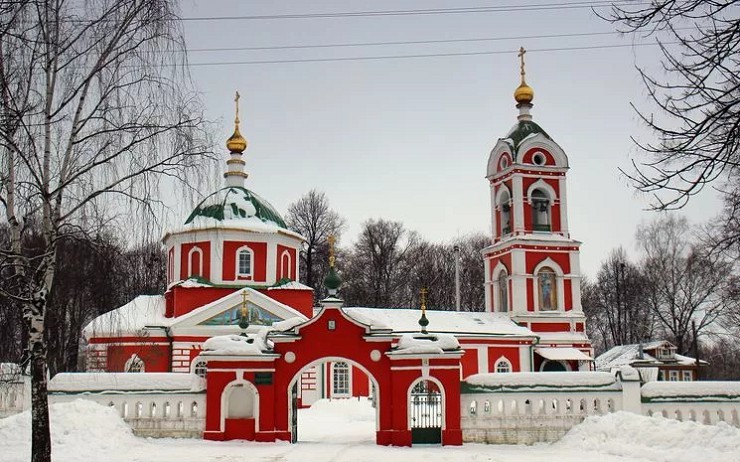  Крестовоздвиженская церковь в Вязниках, расположенная на берегу реки Клязьмы