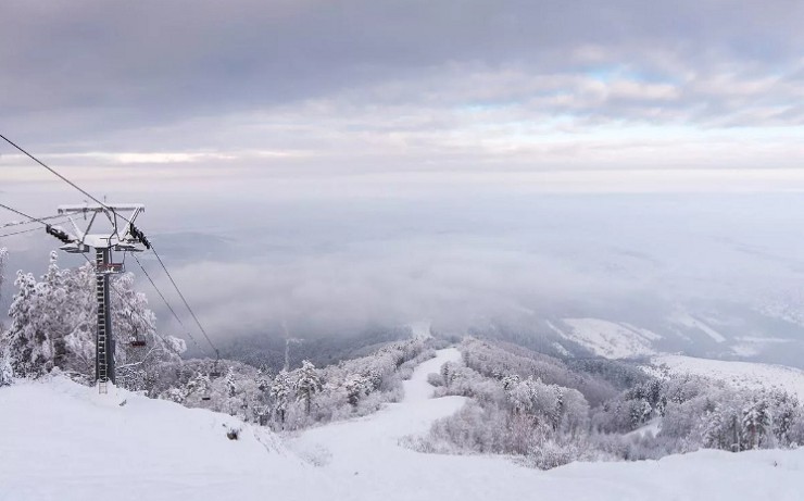 Панорама горнолыжного курорта Белокуриха на рассвете