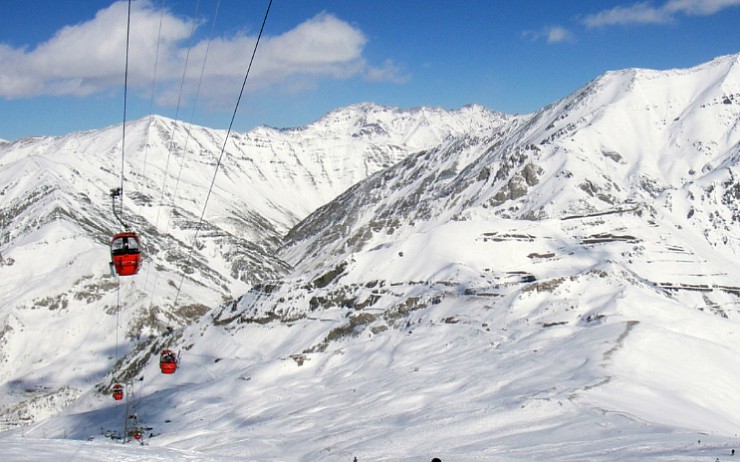 В Иране можно не только загорать, но и кататься на горных лыжах