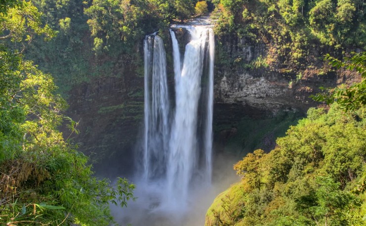 Величественный водопад Тат Янг