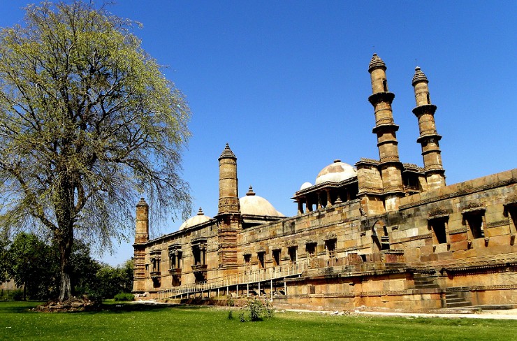 Изящная мечеть Джами-Масджид