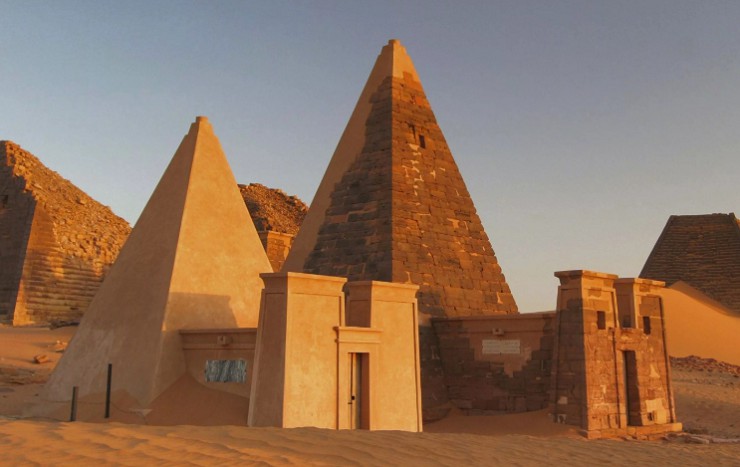 Суданские пирамиды в Мероэ