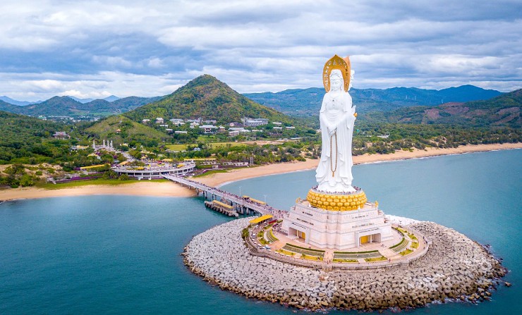Статуя Гуаньинь у берегов острова Хайнань