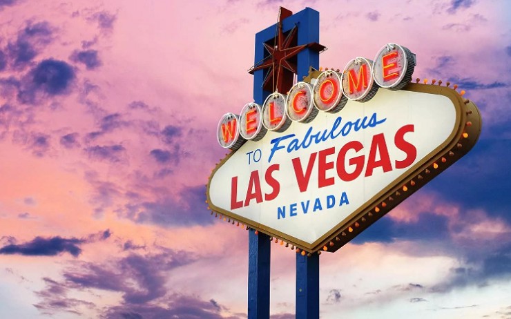 Знак «Добро пожаловать в сказочный Лас-Вегас!» на южном краю Лас-Вегас-Стрип