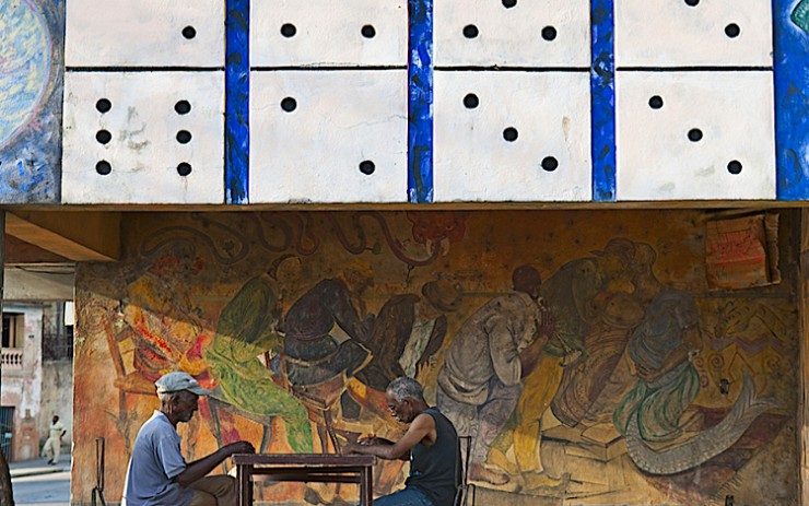 Игра в домино распространена в Сантьяго и на Кубе в целом