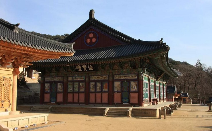 Хэинса, один из великих буддийских храмов Кореи, символизирует Дхарму