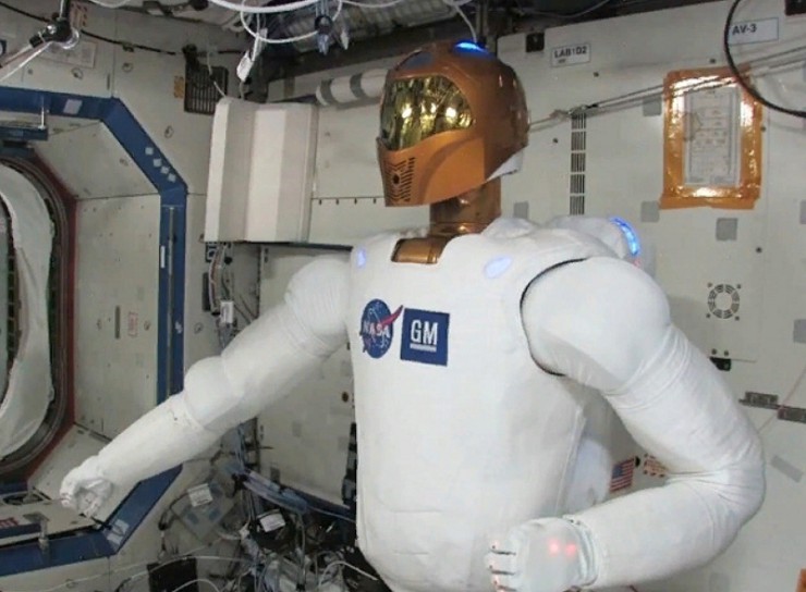 На МКС работает человекоподобный робот «Робонавт-2»