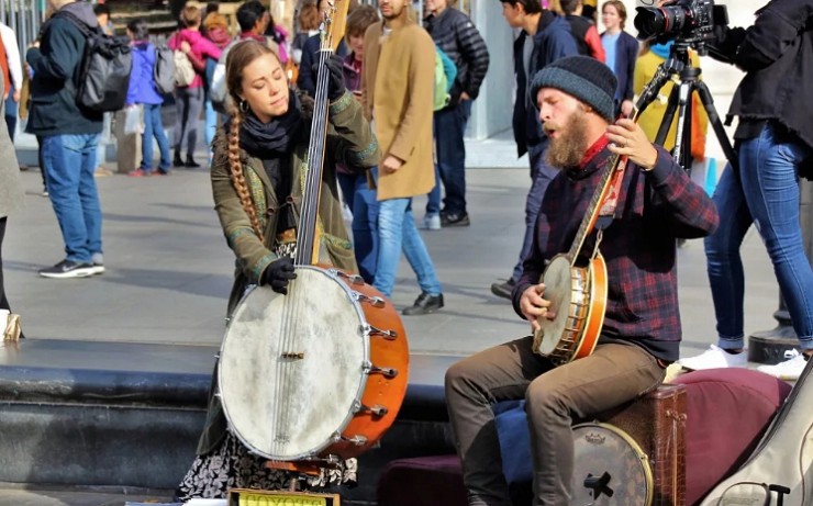 Уличные музыкаты в Вашингтон-сквер