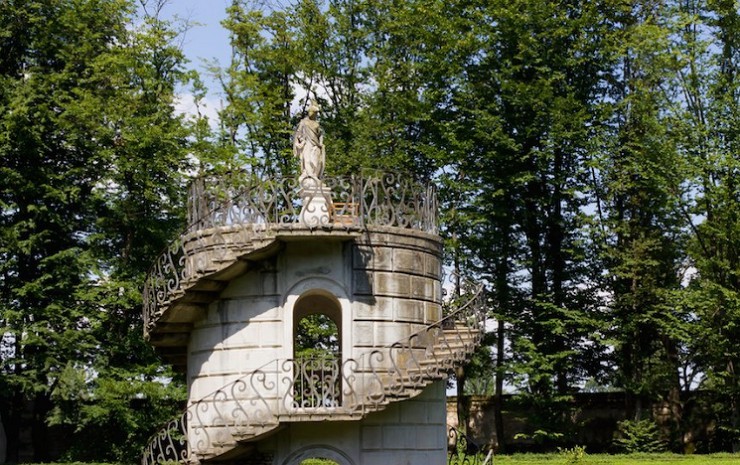 Башня со статуей Минервы