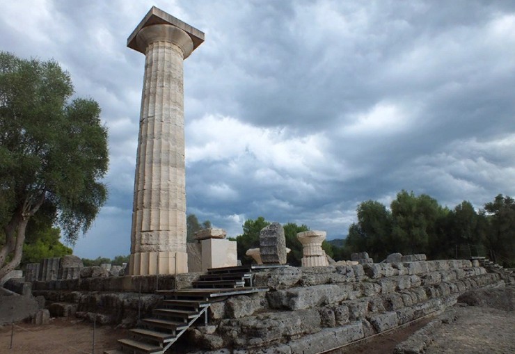 Колонна на месте храма Зевса Олимпийского