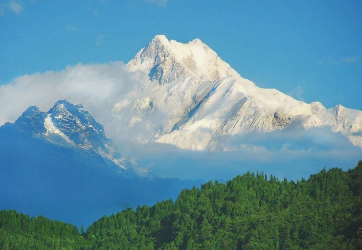 Канченджанга - горный массив в Гималаях на границе Непала и Индии