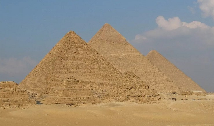 Пирамида Хеопса (Гиза, Египет, 2550 г. до н. э.)