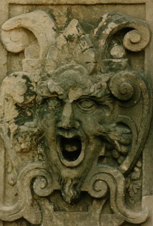 Изображение шута на входе в замок города Тюбинген