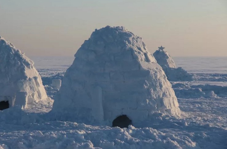 Эскимосские иглу в районе паковых льдов