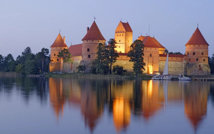 Тракайский замок на озере Гальве