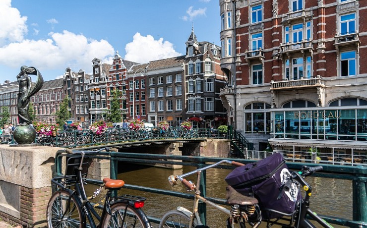 Каналы и велосипеды — главные символы Амстердама
