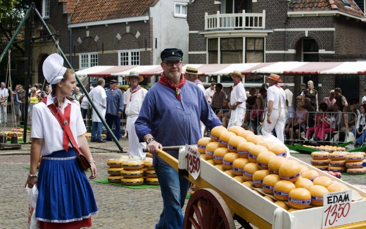 Сырный аукцион в Эдаме