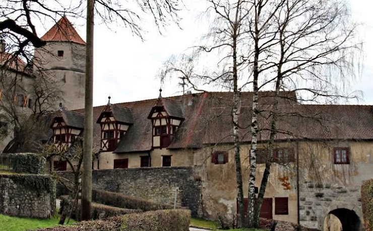 Внутренний двор замка Харбург