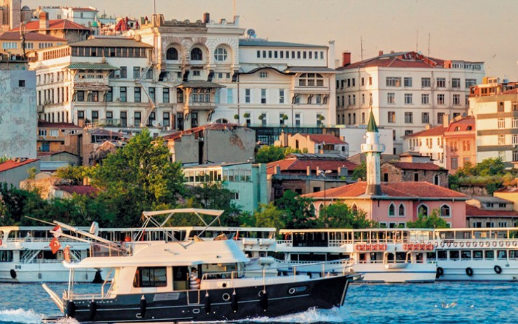 Вид на Стамбул со стороны бухты Золотой Рог 