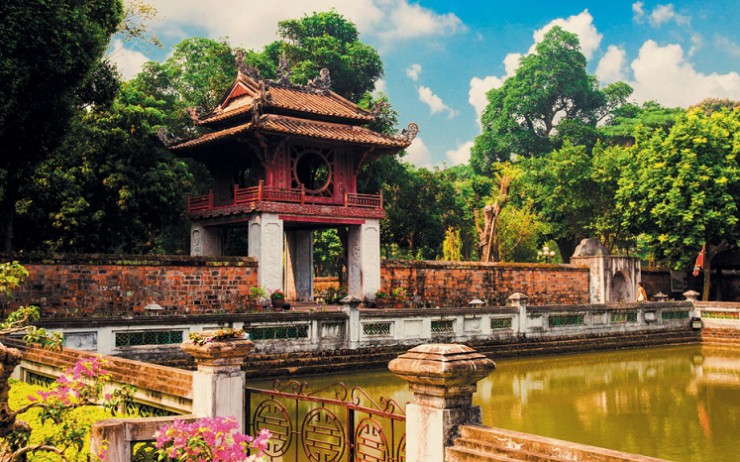 Ворота храма Литературы в столице Вьетнама