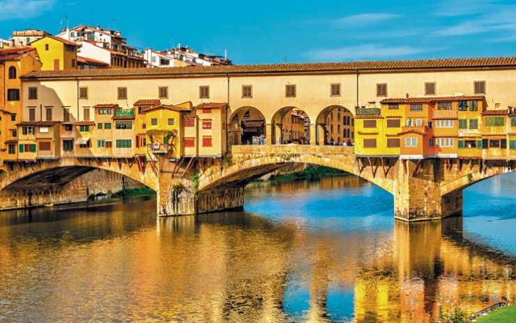 Знаменитый мост Понте Веккьо и коридор Вазари во Флоренции