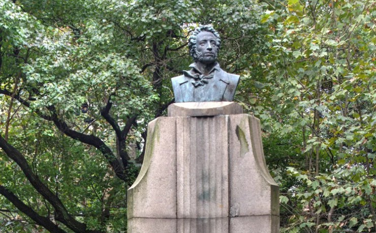 Памятник А. С. Пушкину в Шанхае