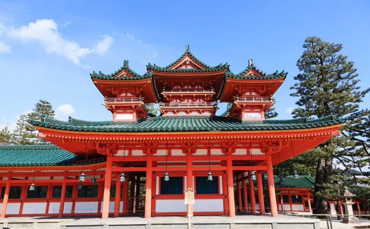 Хэйан-дзингу — синтоистский храм в Киото