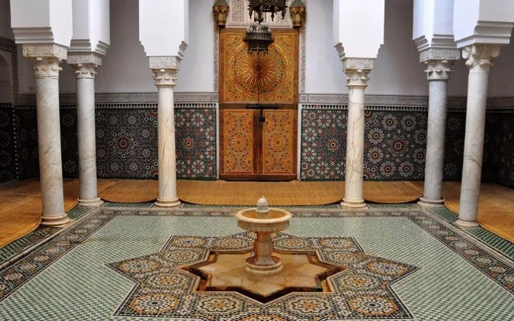 Интерьер мавзолея Мулай-Исмаила в Мекнесе