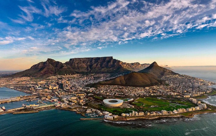 Кейптаун на фоне Столовой горы