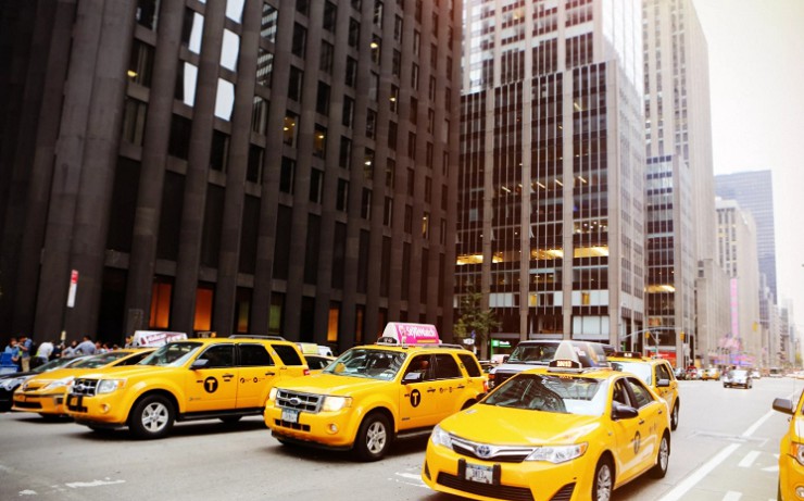 Стеклянные высотки и желтые такси давно стали полноправными символами города