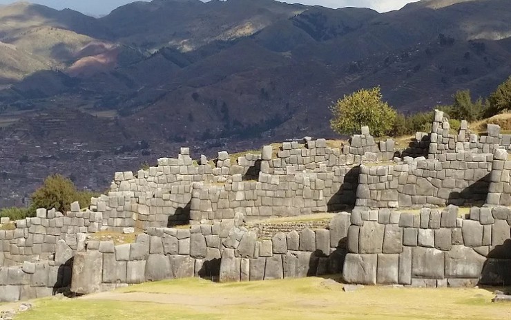 Уцелевшие стены города инков