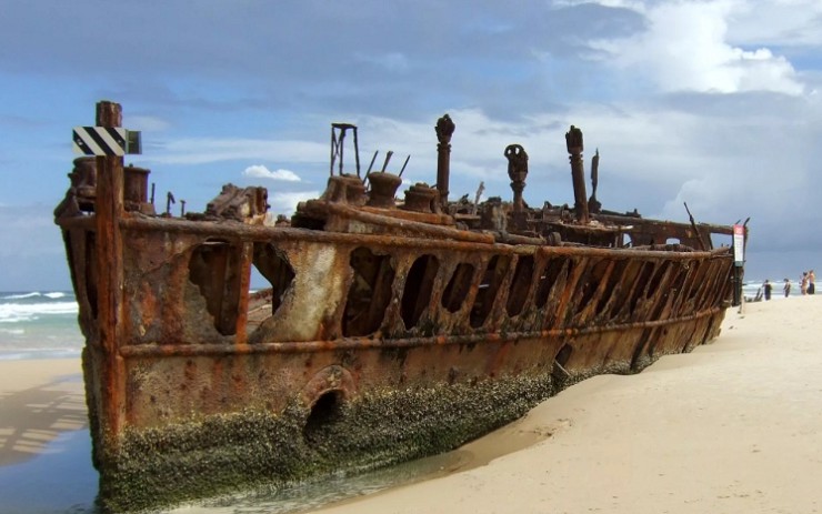 Одна из популярных достопримечательностей острова Фрейзер — обломки парохода «Махино»
