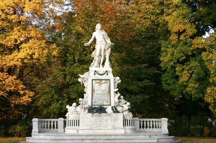Памятник Моцарту