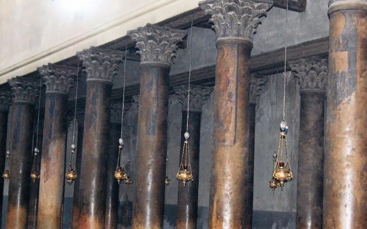 Роспись колонн в Церкви Рождества Христова