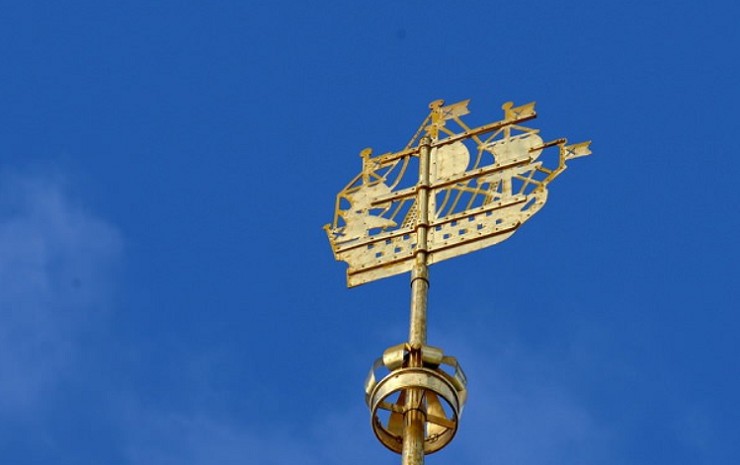 Кораблик-флюгер на шпиле Адмиралтейства