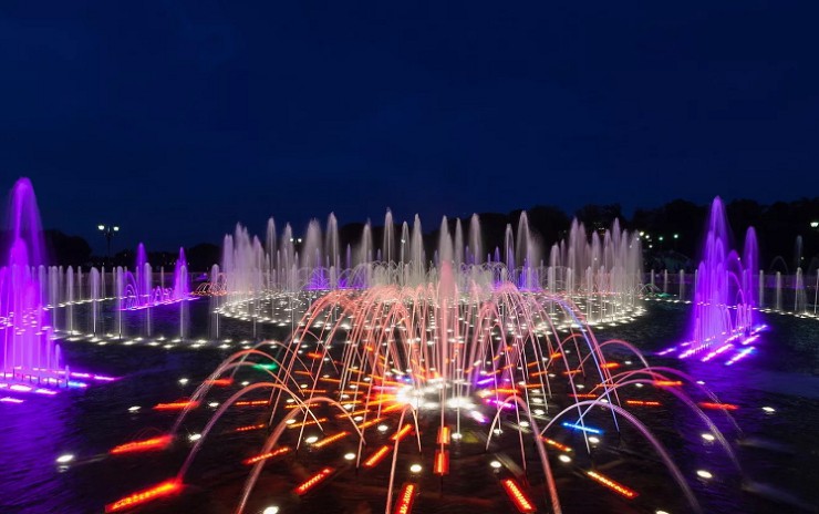 Светодинамический фонтан в Царицынском пруду