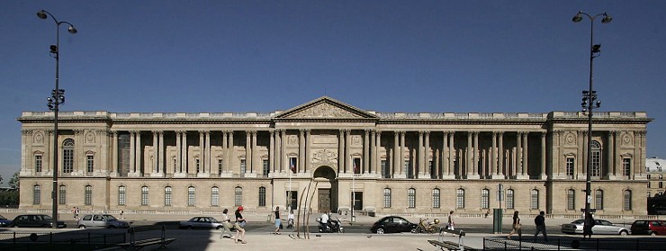 Колоннада восточного фасада Лувра. Париж. Франция