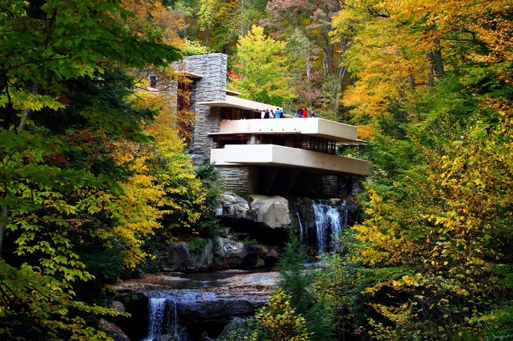 Дом над водопадом. Штат Пенсильвания. США