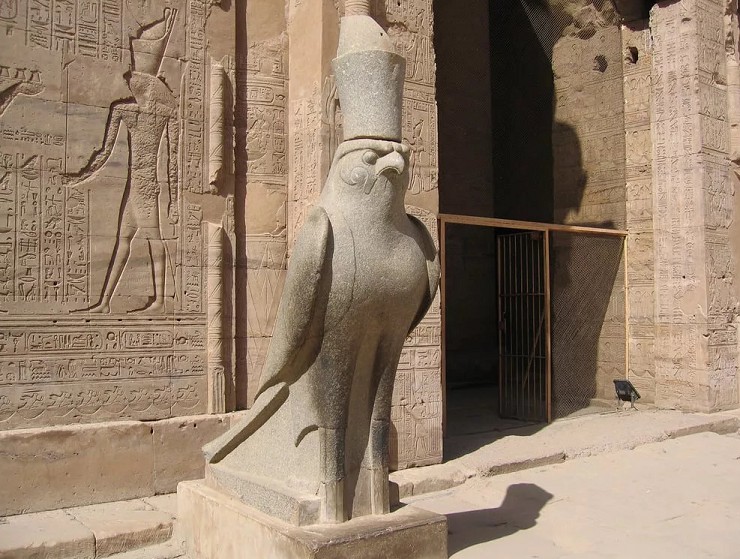 Сокол-Гор в знаменитом храме в Эдфу
