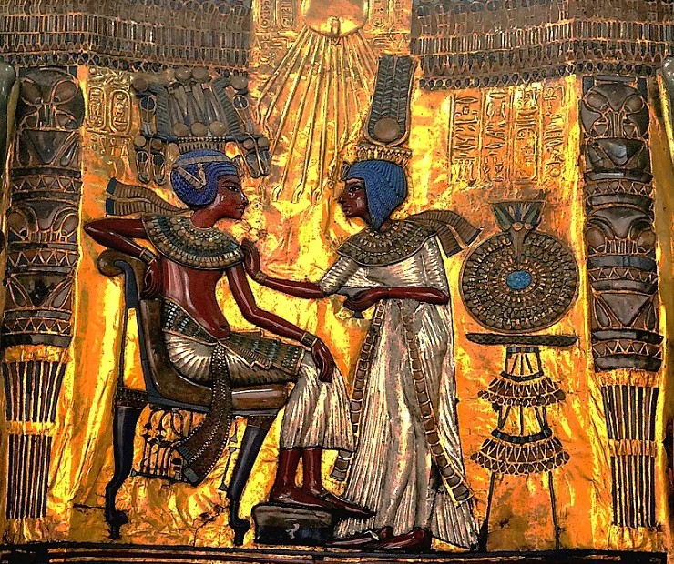 Анхесенамон и Тутанхамон. Рельеф на спинке трона, найденного в гробнице Тутанхамона