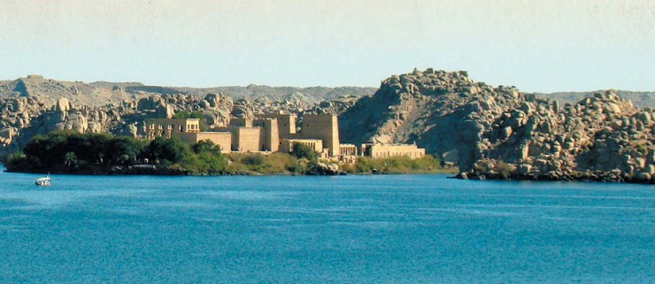 Храм на острове Филе — у самых вод Пила