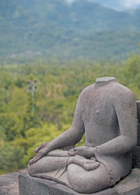 Обезглавленный Будда в позе доброты и милости-вости