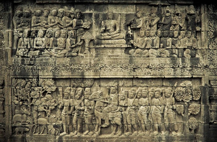 Фрагмент настенной панели Боробудура, изображающий сцену из Джатаки