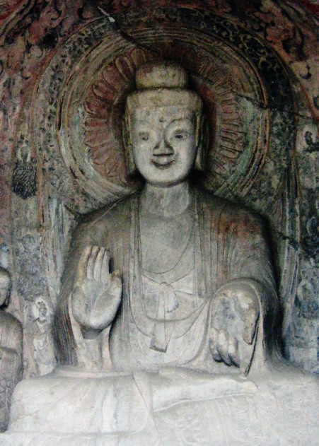 Центральная фигура Будды Шакьямуни из пещеры Бинь-ян