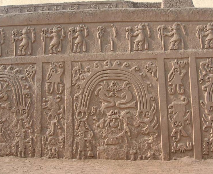 Стена Храма Дракона, в 4 км на север от Трухильо