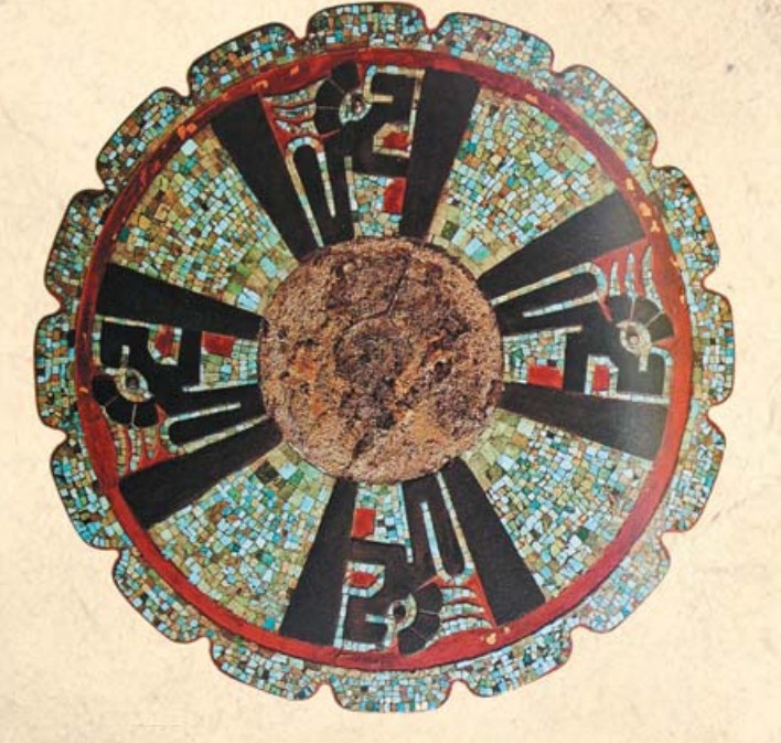 Символ Кукулькана, найденный на дне Священного сенота. Национальный музей антропологии, г. Мехико