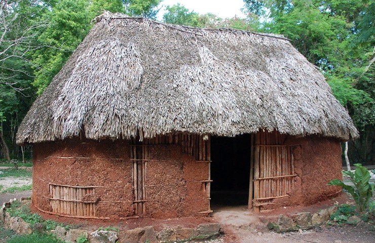 Красный дом — типичное жилище майя